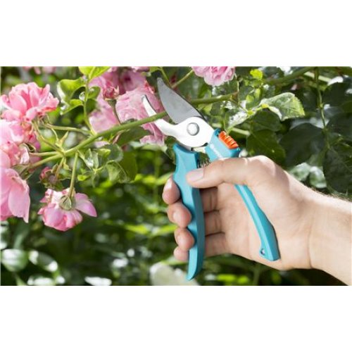 Комплект секатор + лопатка Gardena 12201-20 12201-20.000.00 Комплект секатор + лопатка Gardena 12201-20 12201-20.000.00